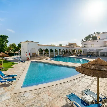 Da Rocha, Rosa, T1, Piscinas, Parqueamento E Internet By Ig * Portimão