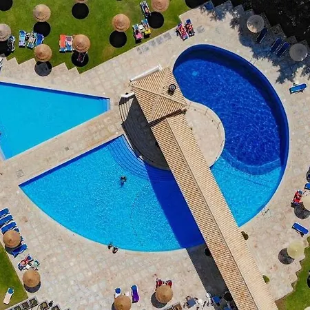 Da Rocha, Rosa, T1, Piscinas, Parqueamento E Internet By Ig