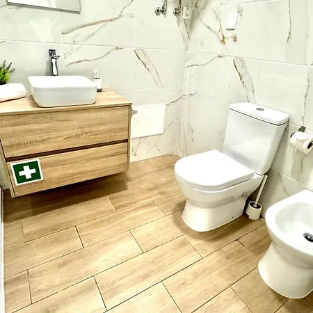 Da Rocha, Rosa, T1, Piscinas, Parqueamento E Internet By Ig * Portimão