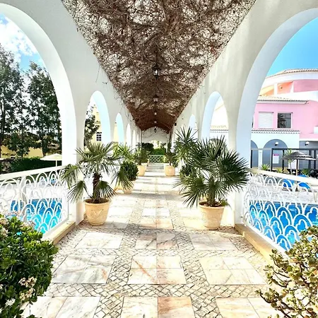 Da Rocha, Rosa, T1, Piscinas, Parqueamento E Internet By Ig *