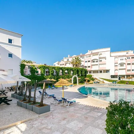 Da Rocha, Rosa, T1, Piscinas, Parqueamento E Internet By Ig Apartmán *