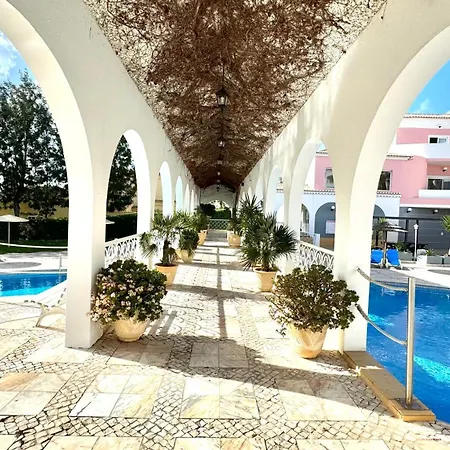 Appartamento Da Rocha, Rosa, T1, Piscinas, Parqueamento E Internet By Ig *