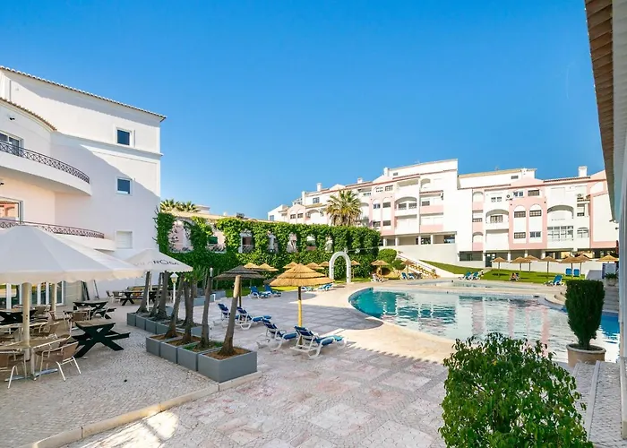 Da Rocha, Rosa, T1, Piscinas, Parqueamento E Internet By Ig Daire *