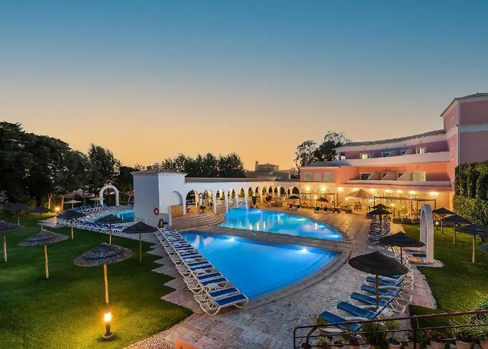 Da Rocha, Rosa, T1, Piscinas, Parqueamento E Internet By Ig Portimão