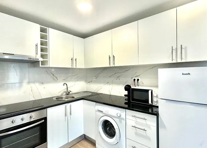 Da Rocha, Rosa, T1, Piscinas, Parqueamento E Internet By Ig *