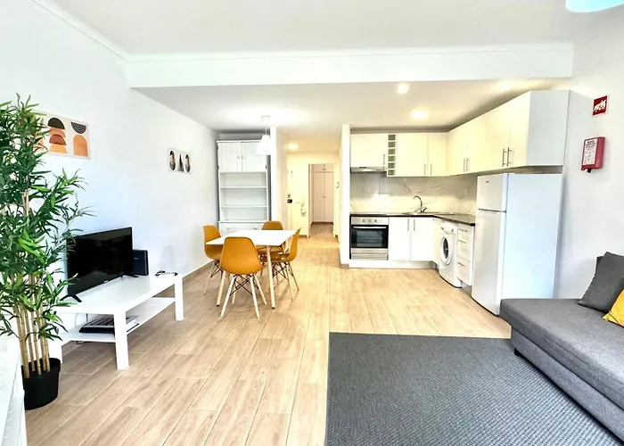 Da Rocha, Rosa, T1, Piscinas, Parqueamento E Internet By Ig Daire *