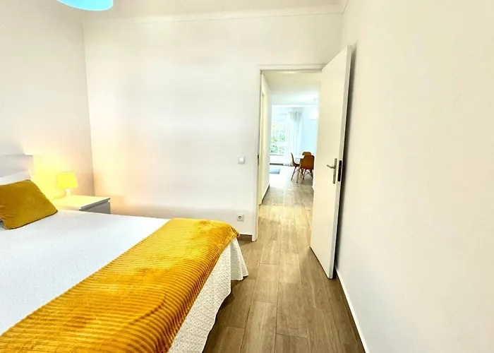 Da Rocha, Rosa, T1, Piscinas, Parqueamento E Internet By Ig Daire