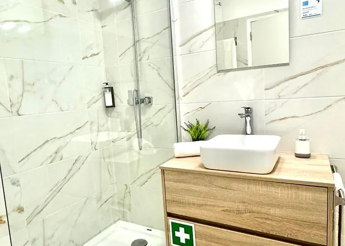 Da Rocha, Rosa, T1, Piscinas, Parqueamento E Internet By Ig Daire Portimão