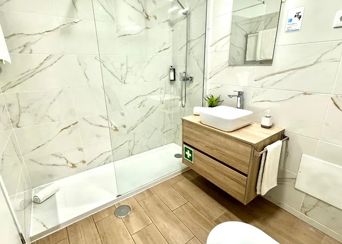 Da Rocha, Rosa, T1, Piscinas, Parqueamento E Internet By Ig Daire