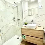 Da Rocha, Rosa, T1, Piscinas, Parqueamento E Internet By Ig Appartement Portimão